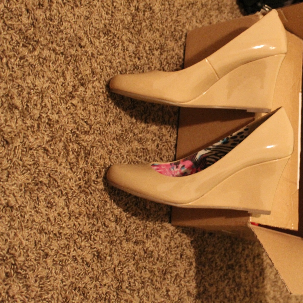 nude wedges
